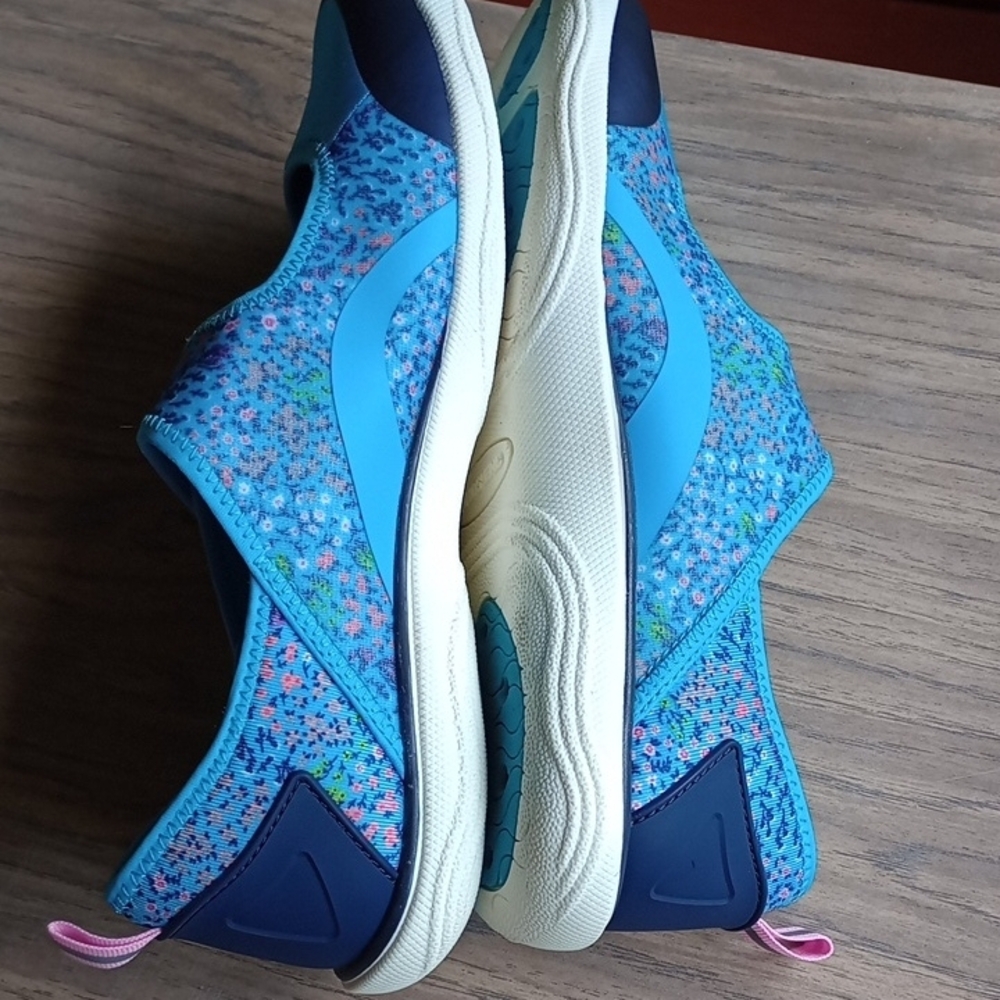 Lands' End‎ Blue Sneakers with Textured Strap - Picture 7 of 10